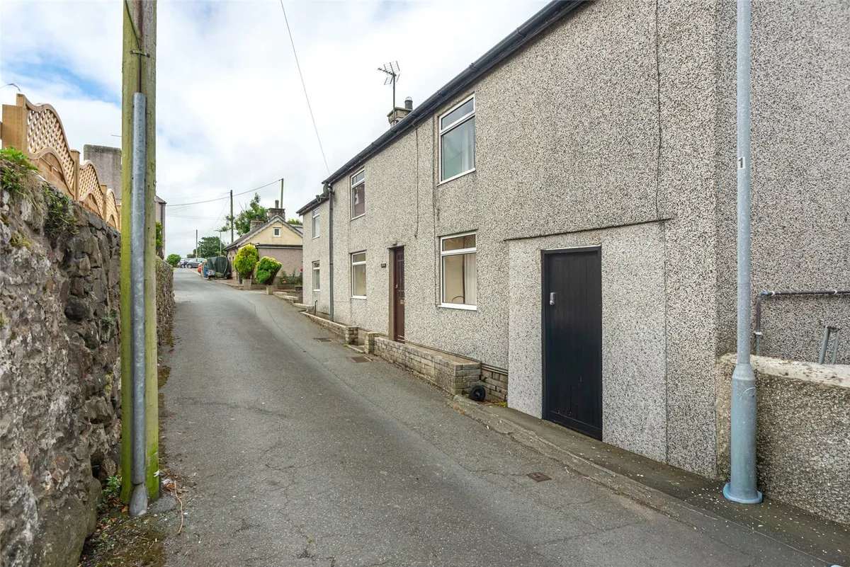 Lon Cilgwyn, Llannerch-y-Medd, Isle of Anglesey, LL71