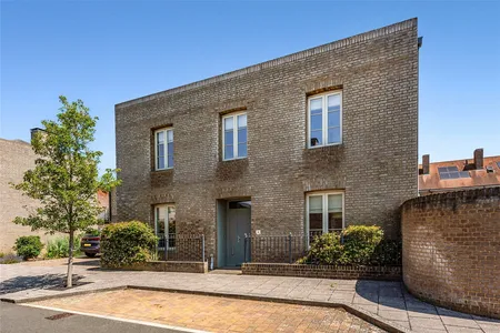 Foster Road, Chichester, PO19