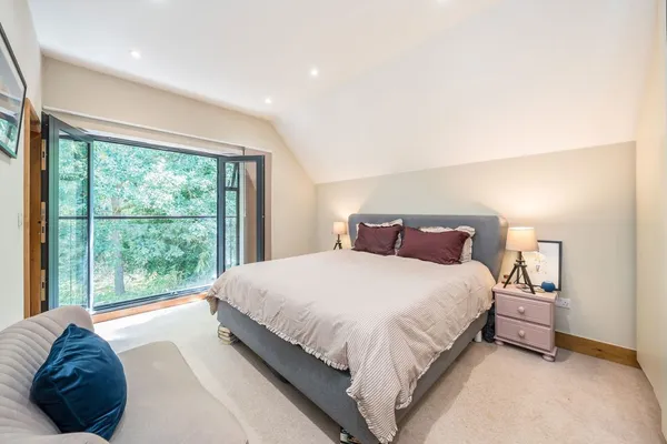 Ellesmere Road, Weybridge, KT13 photo 6