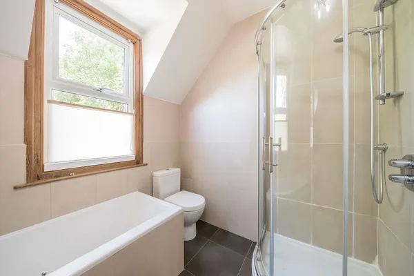 Ellesmere Road, Weybridge, KT13 photo 11