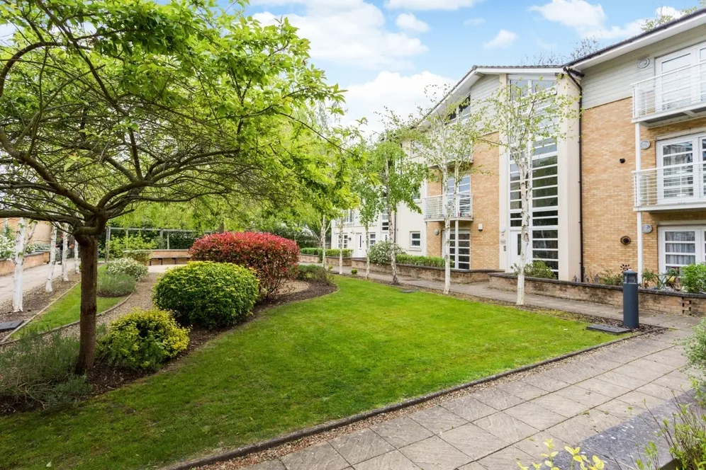 The Quadrant Rickmansworth WD3 photo 2