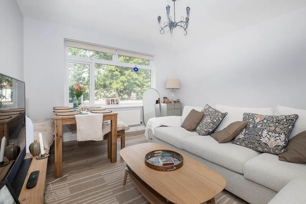 Whitton Road, Twickenham, TW1 photo 2