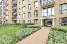 Pinewood Gardens Teddington TW11 photo 9