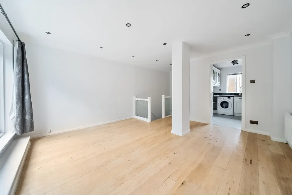 Welland Mews, Wapping, E1W photo 2
