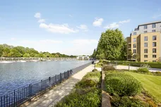 Pinewood Gardens Teddington TW11 photo 9