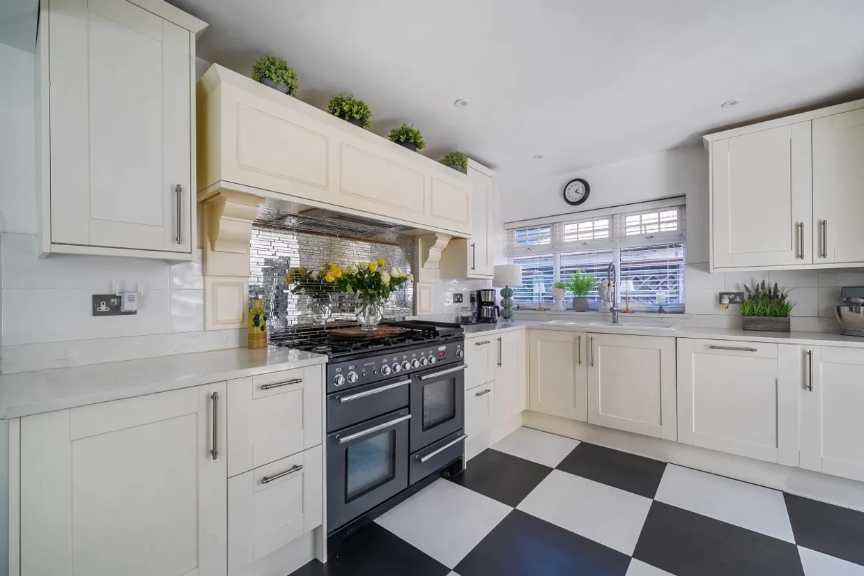 The Avenue Staines-upon-Thames TW19 photo 8