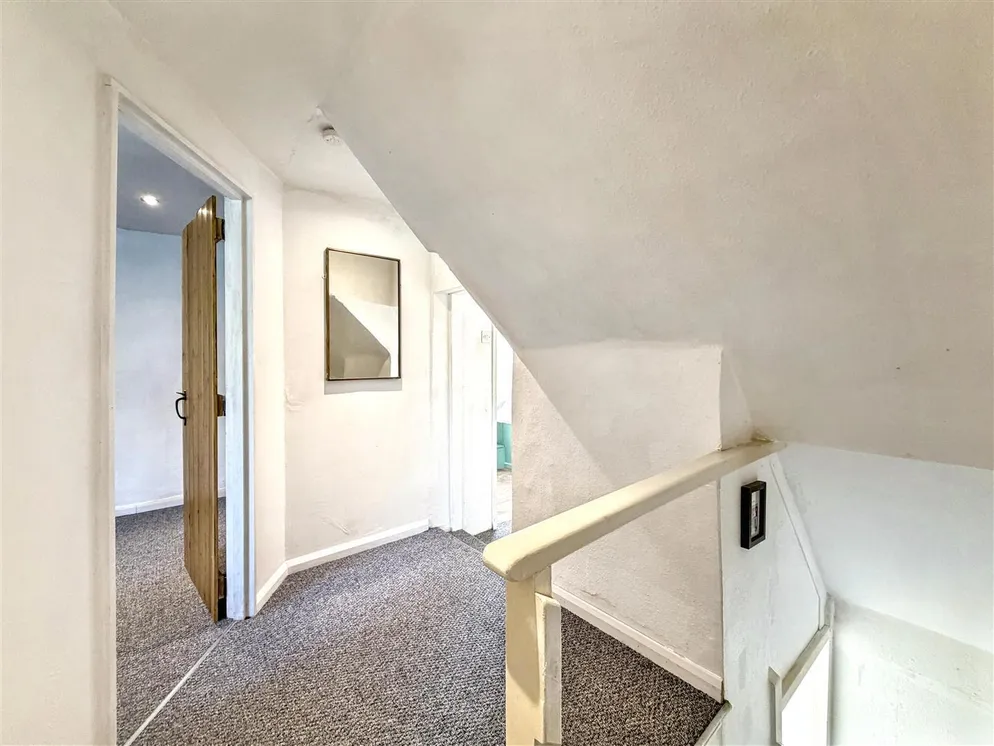 Property carousel item 9