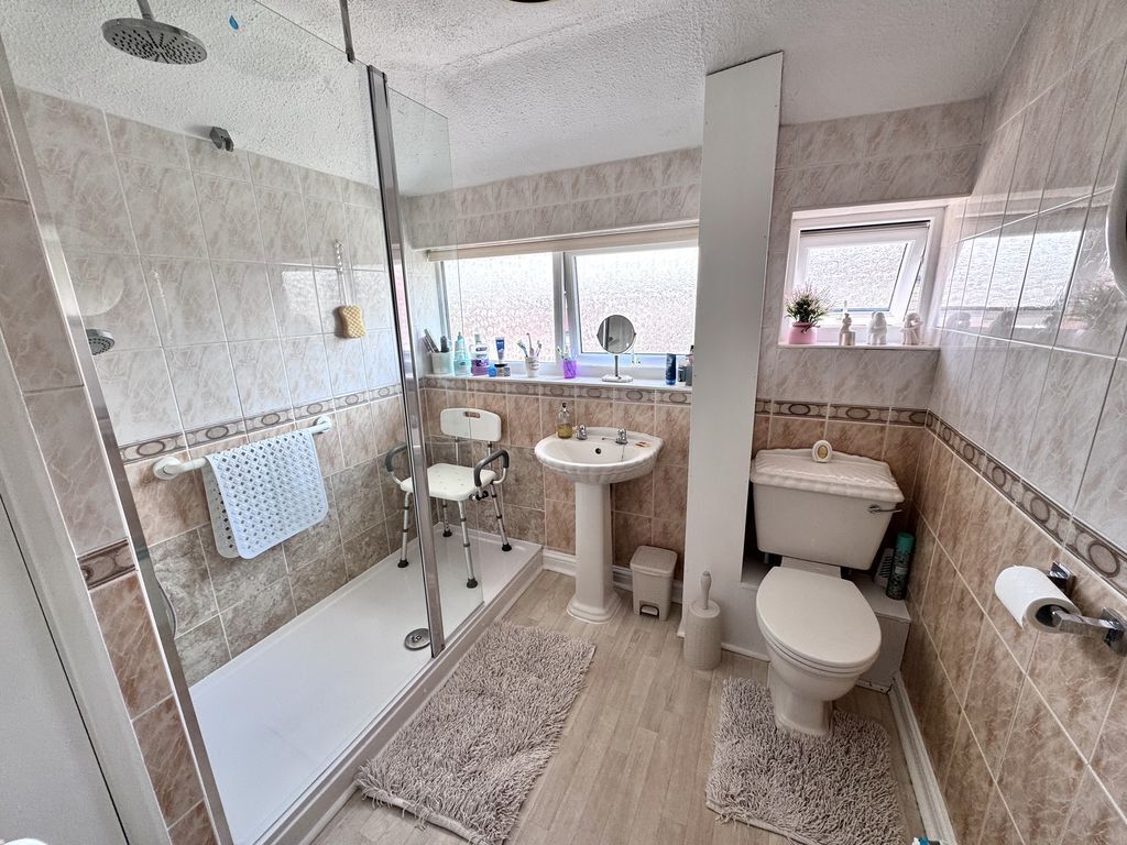 Somerset Drive, Nuneaton Image 9