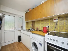 Laxton Close, Taunton thumb 2