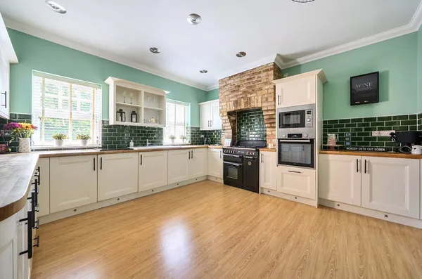 Woodlands Grange, Earls Barton, NN6 photo 7
