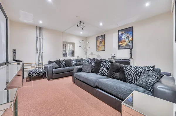 Woodlands Grange, Earls Barton, NN6 photo 9