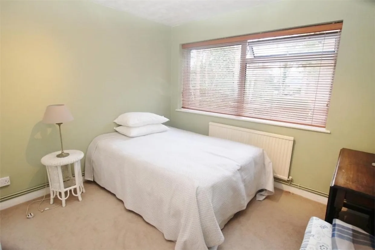 Bridgewater Road Weybridge KT13 photo 5