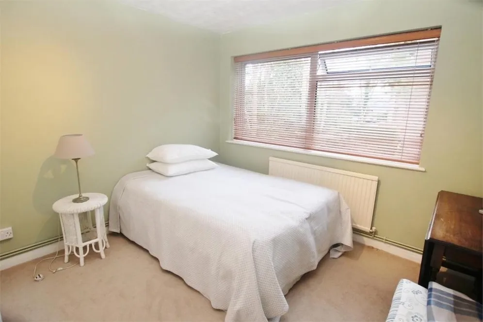 Bridgewater Road Weybridge KT13 photo 5