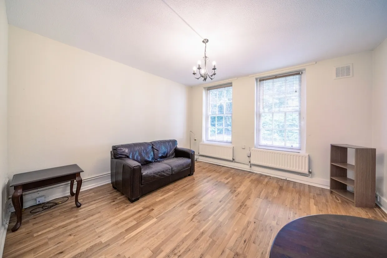 Vicarage Crescent London SW11 photo 4
