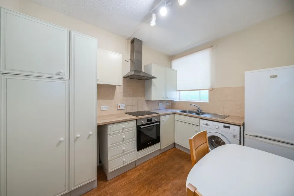 Vicarage Crescent London SW11 photo 9