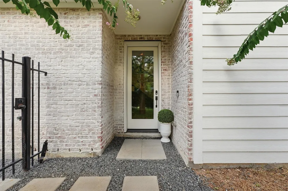920 Thornton Rd, Houston, TX 77018