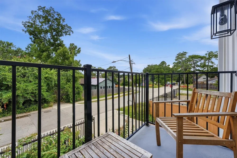 920 Thornton Rd, Houston, TX 77018