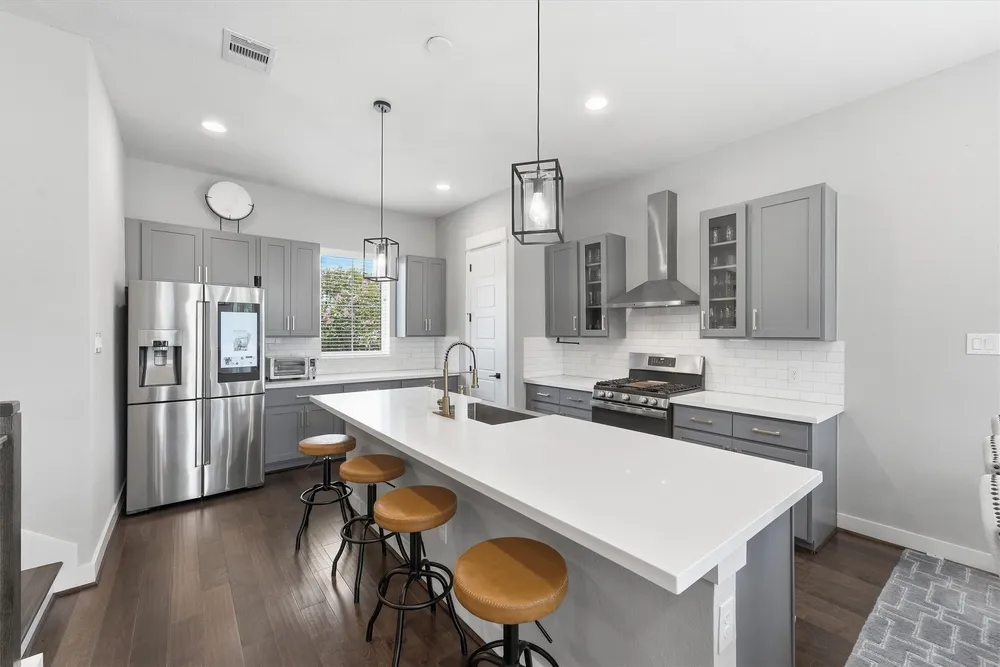 920 Thornton Rd, Houston, TX 77018