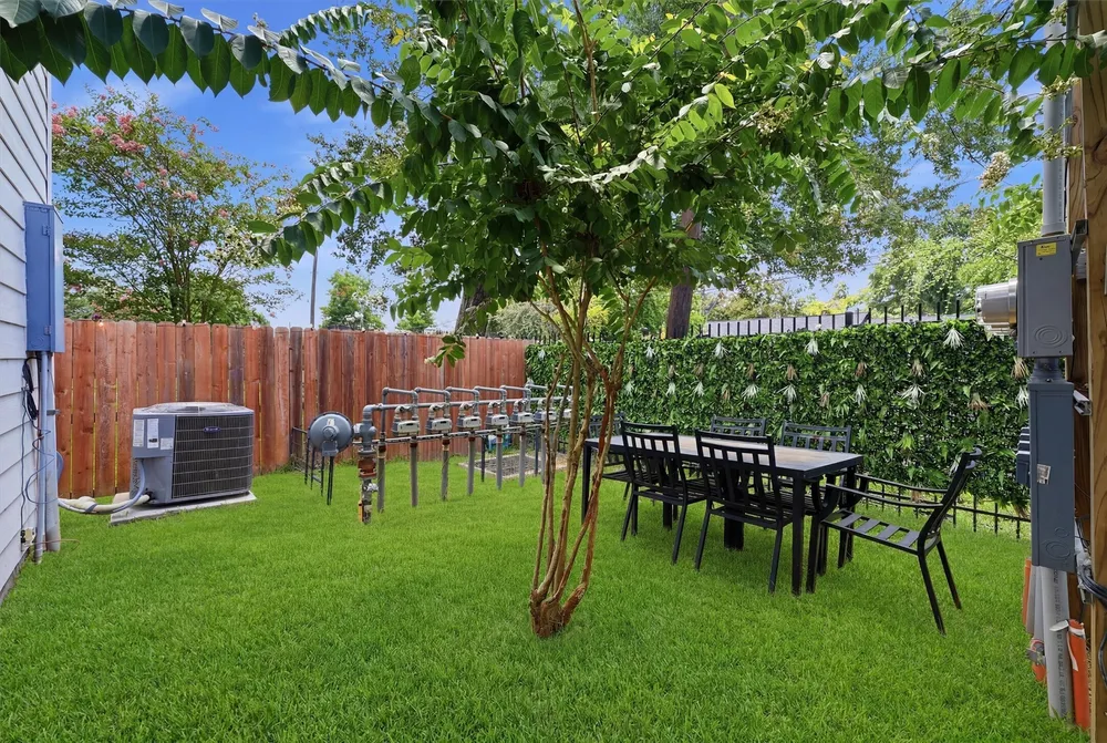 920 Thornton Rd, Houston, TX 77018
