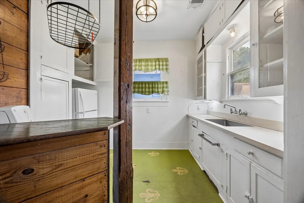 1814 Kane St, Houston, TX 77007-7609