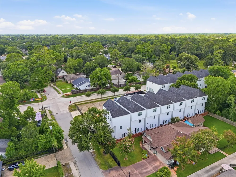 920 Thornton Rd, Houston, TX 77018