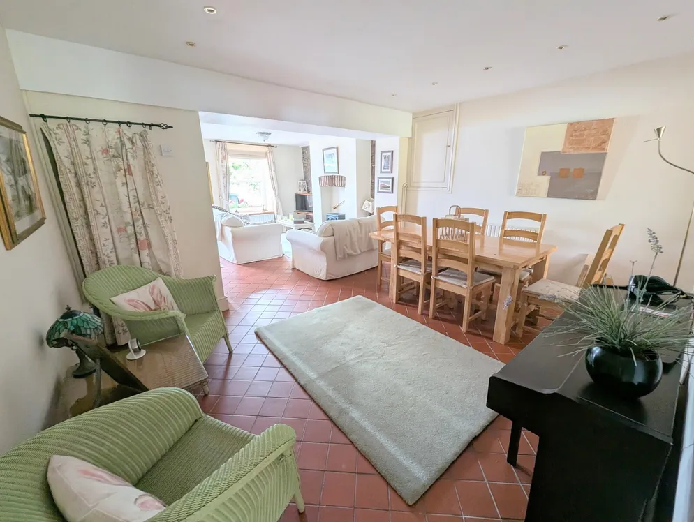 Property carousel item 4