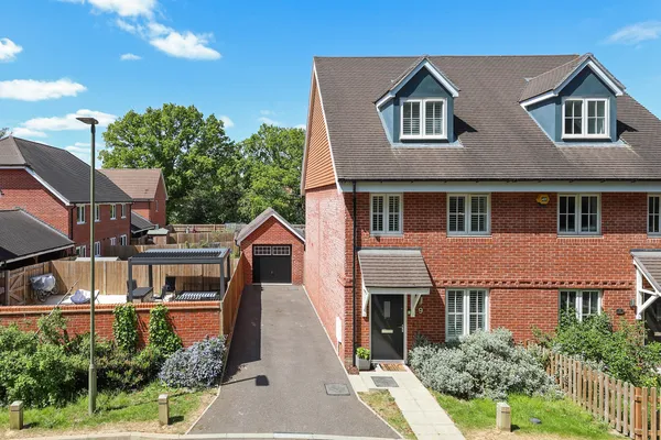 Tyrell Way, Horley, Surrey, RH6