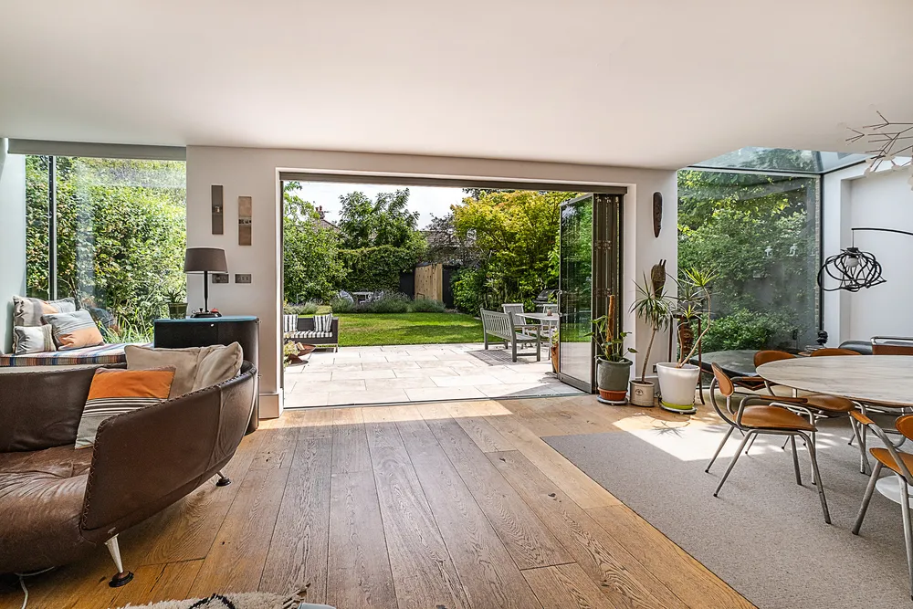 Lion Gate Gardens, Richmond, TW9