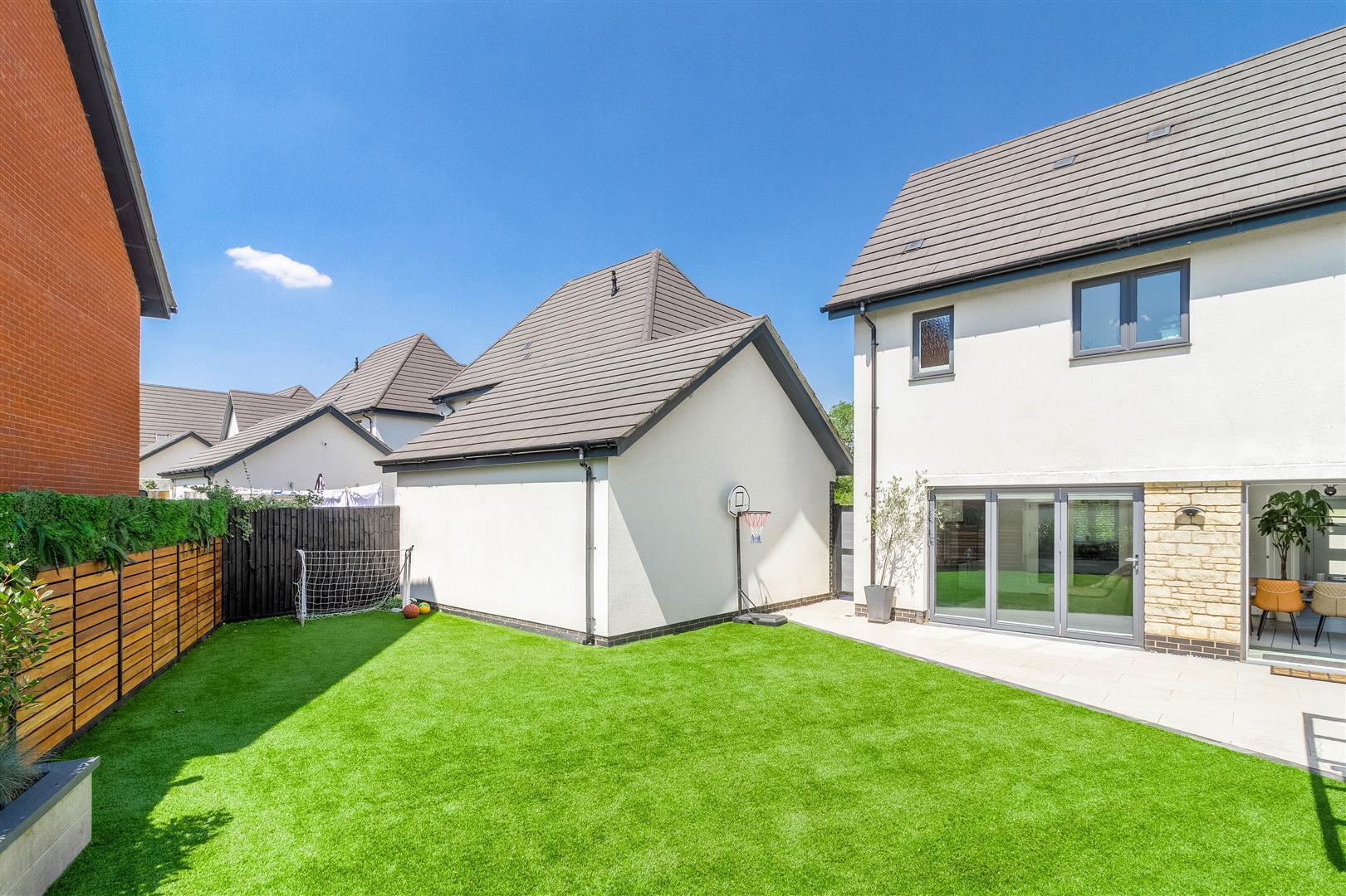 Stoneleigh Drive, Daventry Image 19