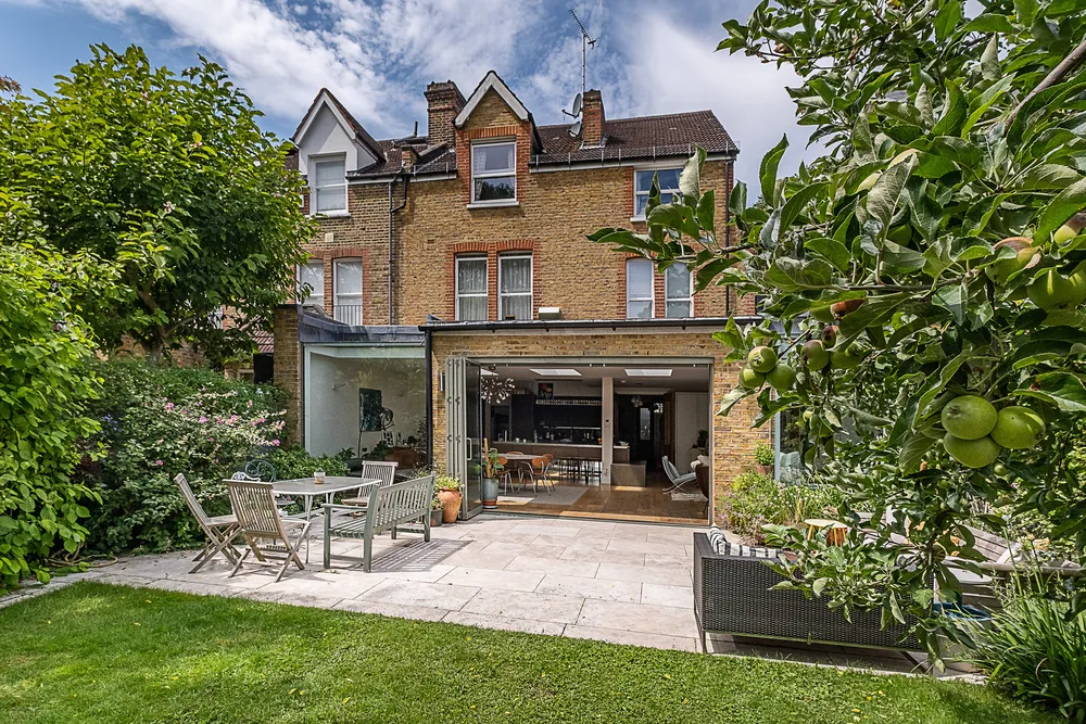 Lion Gate Gardens, Richmond, TW9