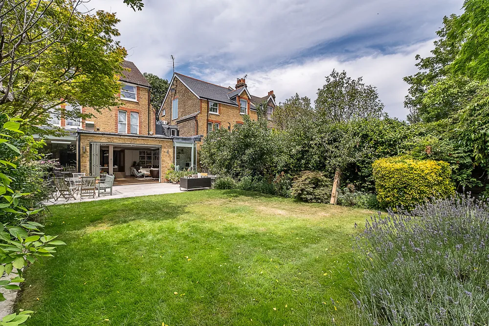 Lion Gate Gardens, Richmond, TW9