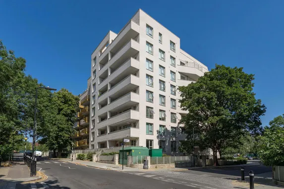 Avenue Road, London, W3