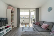 Avenue Road, London, W3 photo 2