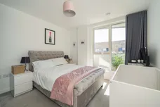 Avenue Road, London, W3 photo 5
