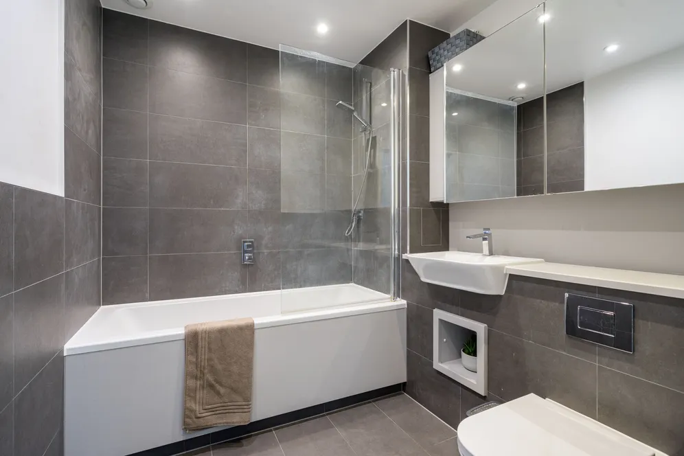 Avenue Road, London, W3 photo 6