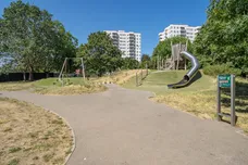 Avenue Road, London, W3 photo 8