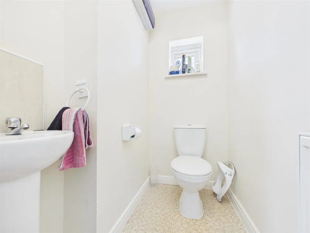 Property carousel item 4