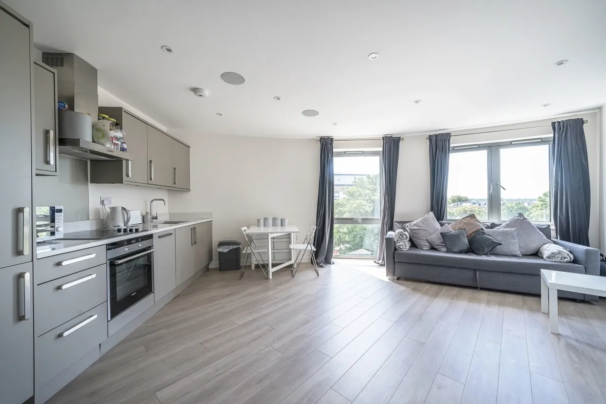 Friern Barnet Road London N11 photo 1