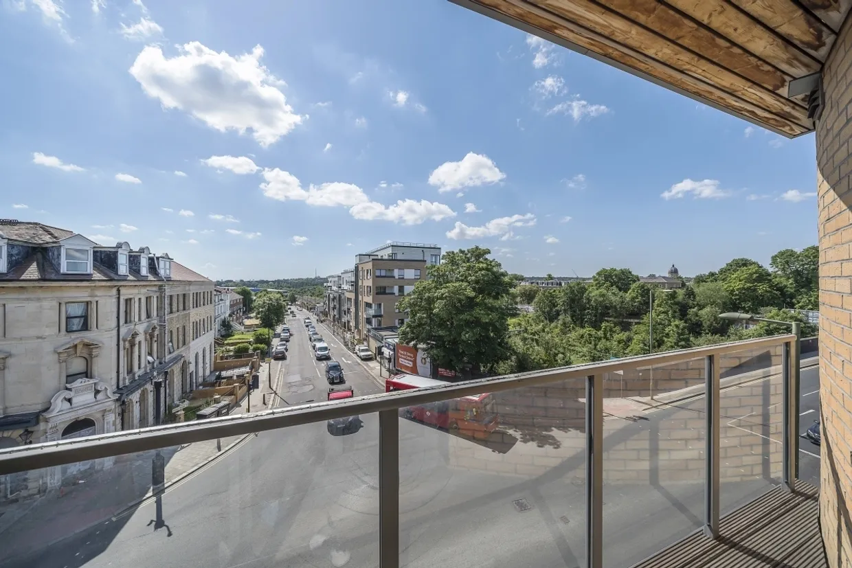 Friern Barnet Road London N11 photo 3