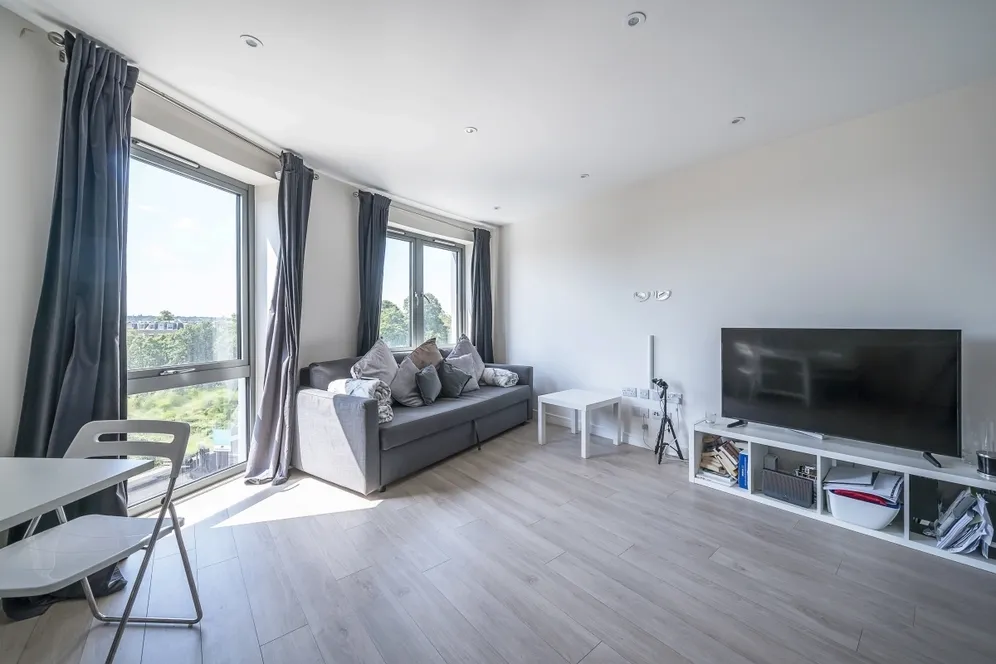Friern Barnet Road London N11 photo 5