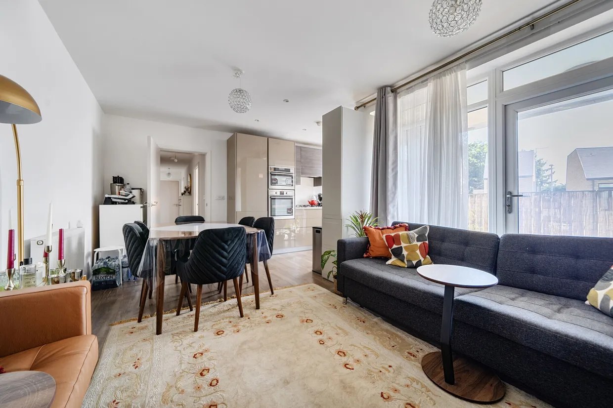 2 Dollis Valley Drive, High Barnet, EN5 photo 2