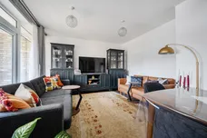 2 Dollis Valley Drive, High Barnet, EN5 photo 3