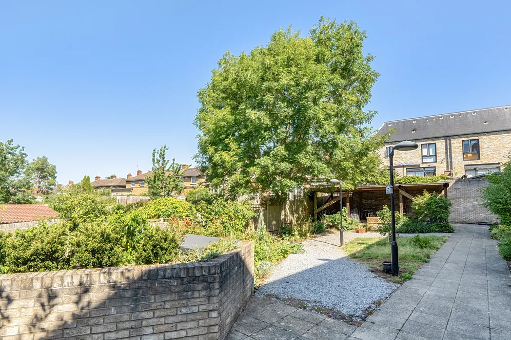 2 Dollis Valley Drive, High Barnet, EN5 photo 16