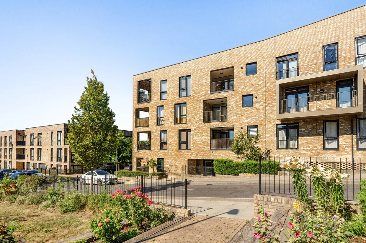 2 Dollis Valley Drive, High Barnet, EN5 photo 17
