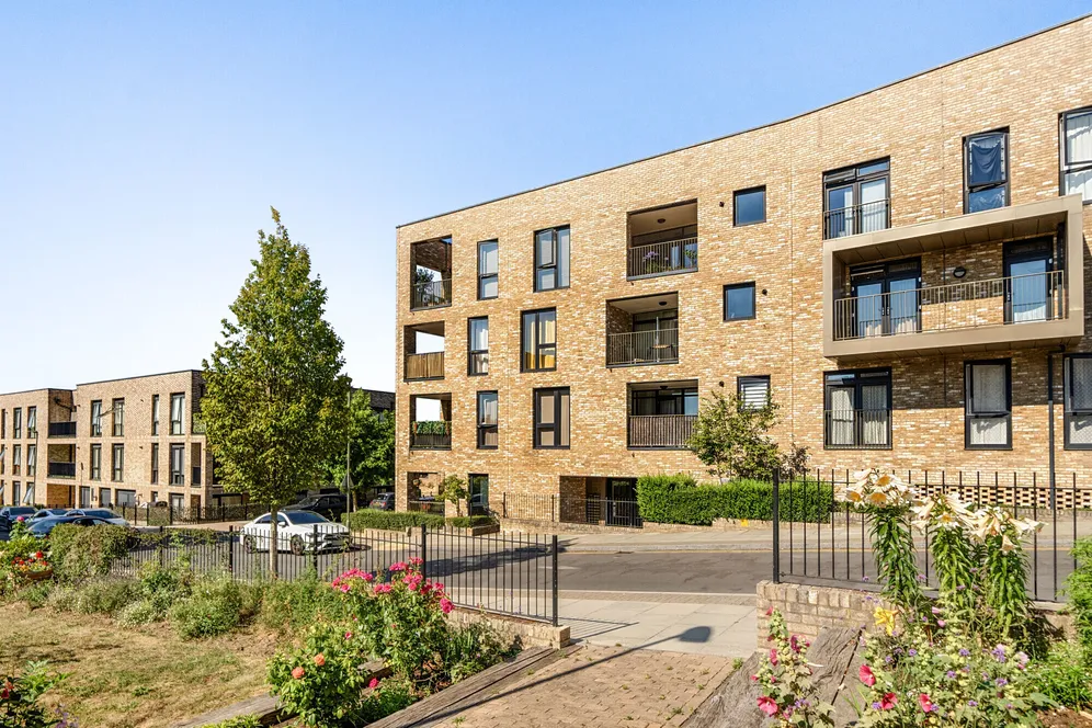 2 Dollis Valley Drive, High Barnet, EN5 photo 17