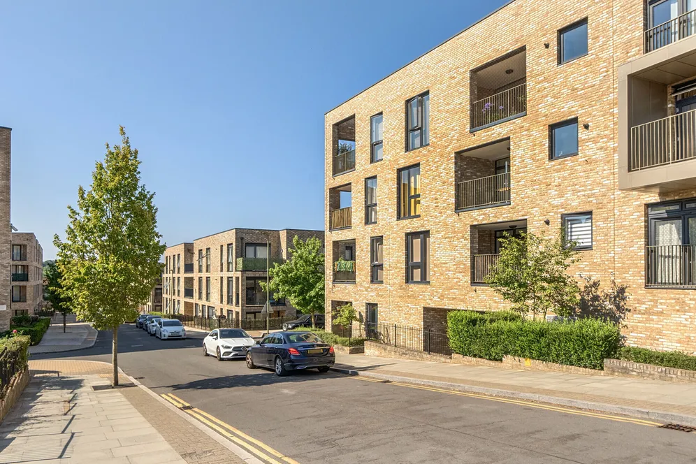 2 Dollis Valley Drive, High Barnet, EN5 photo 19