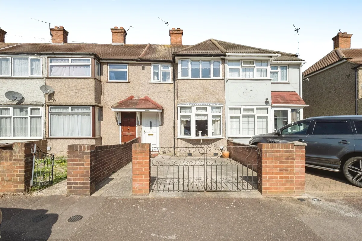 Oval Road North, Dagenham