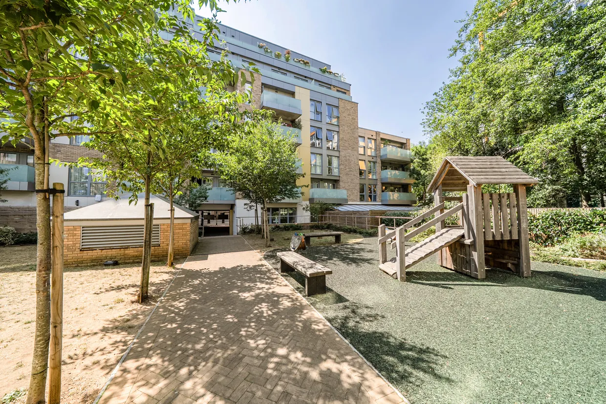 Cross Lane, London, N8 photo 13