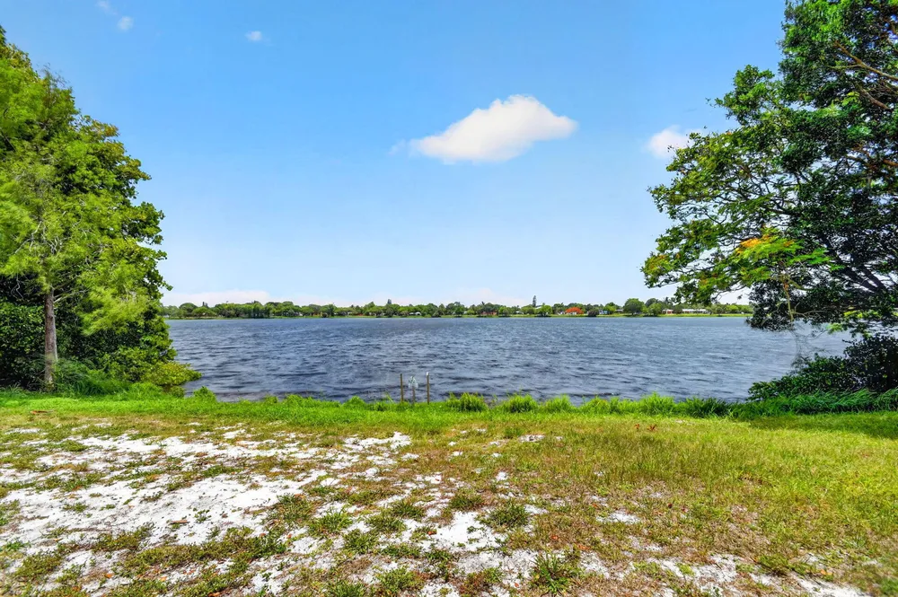 3240 Lake Osborne Dr, Lake Worth Beach, FL 33461