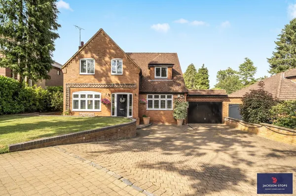Mentone Avenue, Aspley Guise, MK17 photo 2